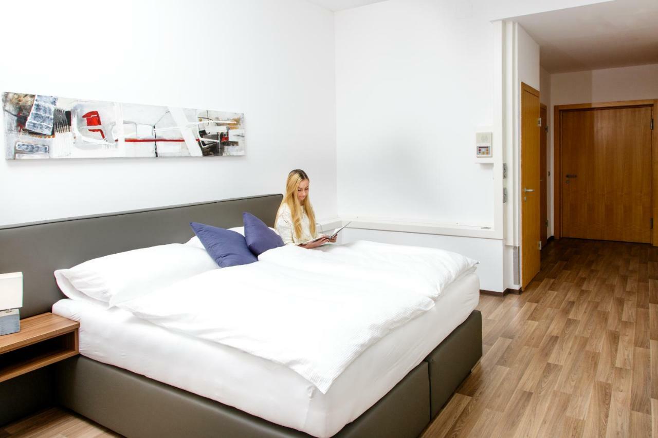 Health Vital Comfort Guestrooms Wels Exterior foto